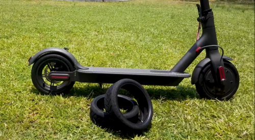 tires and wheels of Xiaomi Mi M365